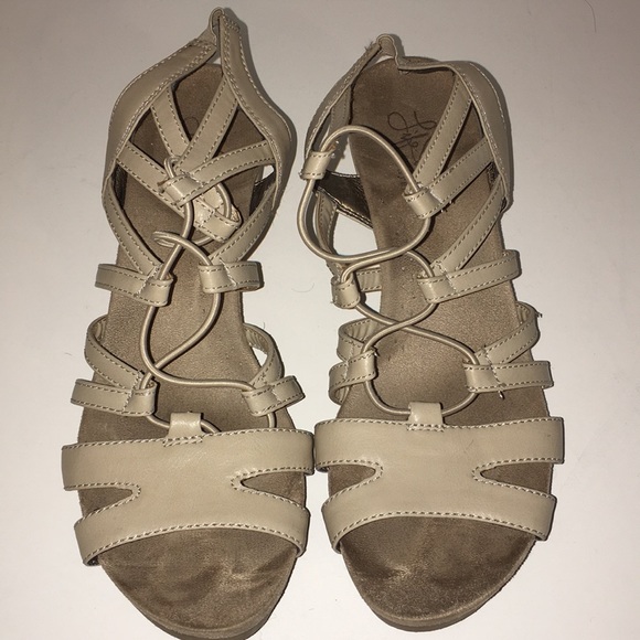 *SALE*  Life Stride Tan Sandals Wedge 2” - Picture 1 of 5